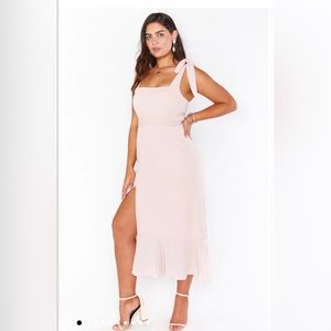 Selling my MuMu Claire MIDI Dress in Dusty Blush Crisp. Worn once. Dry Cleaned.